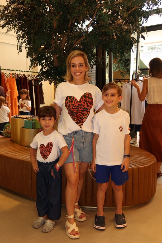 T-SHIRT CORAÇÃO DE ONÇA